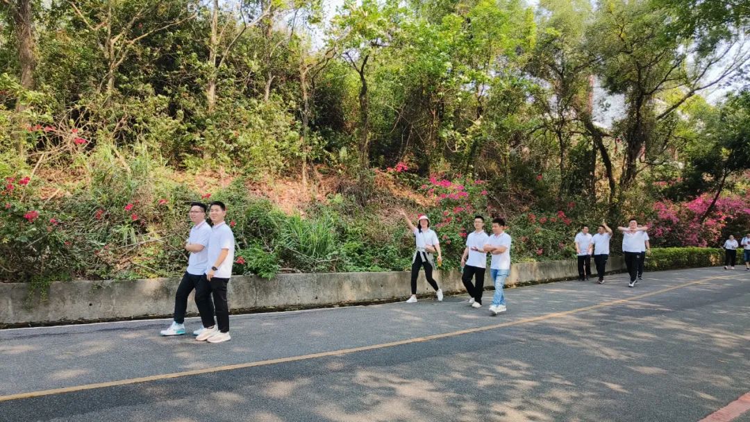 覽紅花湖美景，鑄藍柯路精神
