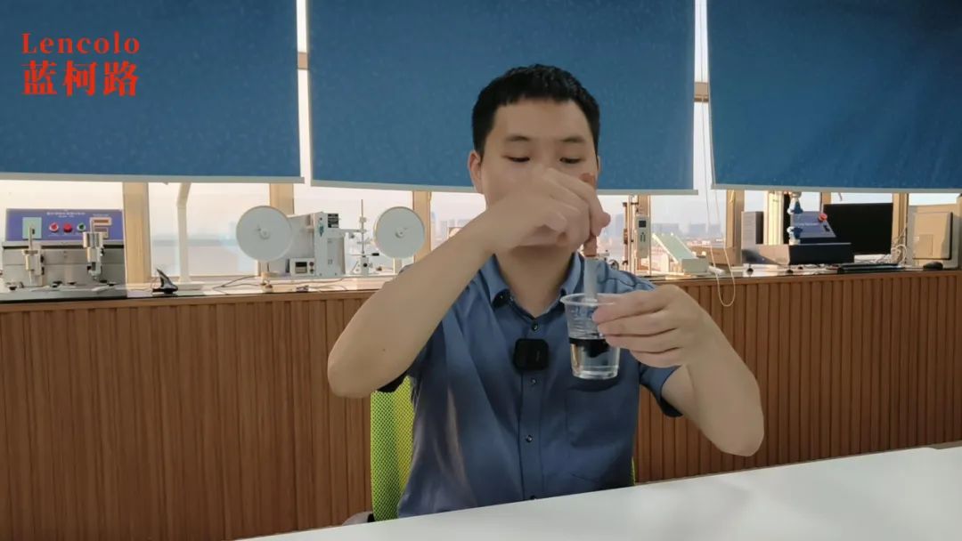 加色性好，添加一點(diǎn)色精或色漿即可攪拌分散均勻